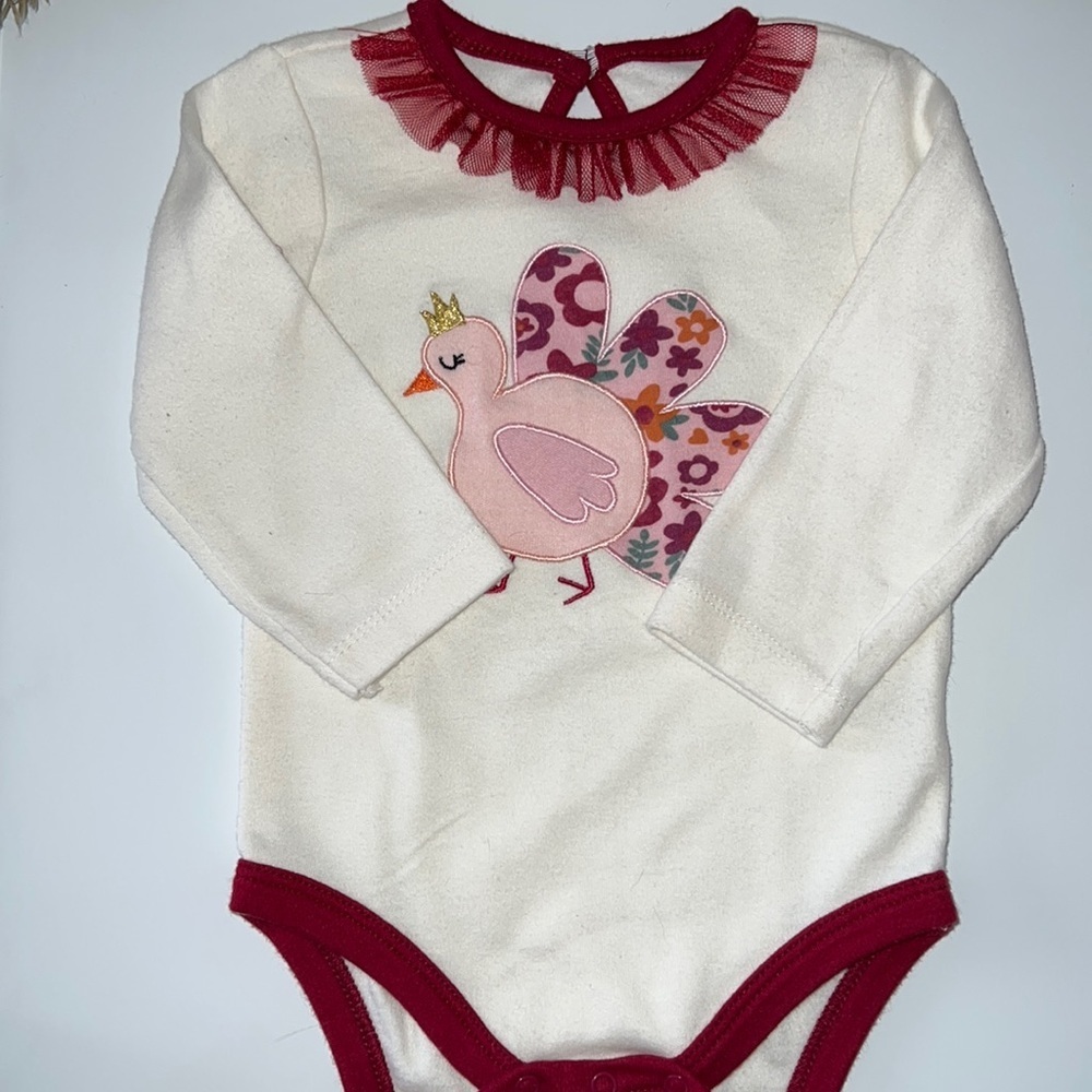 🛍Cute little Girls Top size 6-9 months